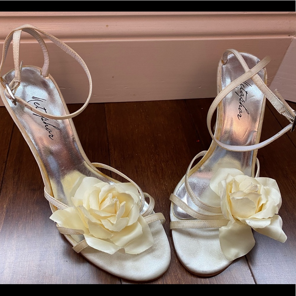 Metaphor Ivory flower dress shoes 9
